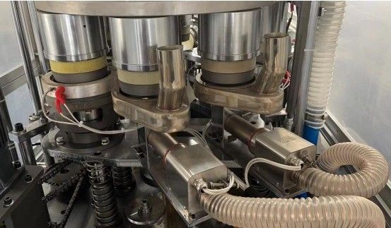 60-70 шт/мин Высокая скорость одноразовые бумажные блюда для еды Machine Making 20-50 унций Бумажная супа Bowl Формирующая машина с заменяемой плесенью