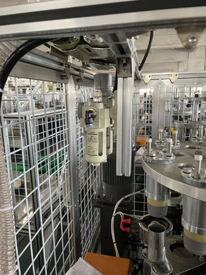 Высокоскоростная одноразовая бумажная стаканная машина для производства небольших бумажных изделий Yongbo полностью автоматическая 100-110 шт / мин