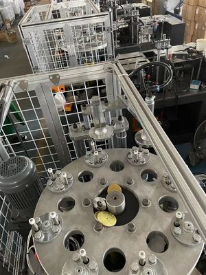 Процесс переплетения бумаги Полностью автоматическая высокоскоростная машина для формирования бумажных чашек с медной полосой