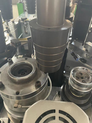 Внешний размер 2340mm*1435mm*1800mm Высокая скорость полная автоматическая бумажная чашка изготавливающая машину для бумажной кофе чашки Формирование в Пакистане